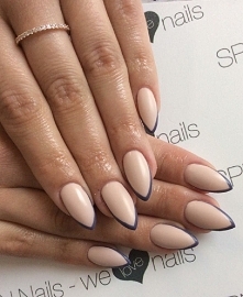 Delikatne z czarną kreską