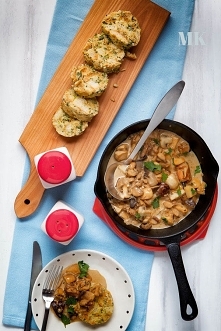 Gulasz grzybowy z knedlem chlebowym. Przepis po kliknięciu w zdjęcie.