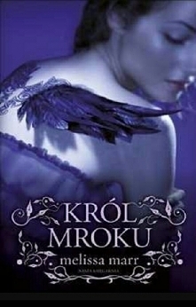 Tom 2 cyklu " Królowa Lata ".Tatuaż miał zmienić życie siedemnastoletniej Leslie. I zmienił, ale w sposób przekraczający jej najśmielsze wyobrażenia. Nagle otworem sta...