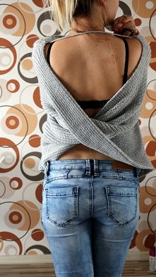 sweterek odkryte plecy 65zł