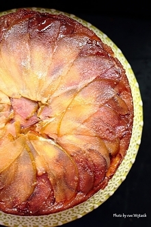 GRUSZKA, FIGI I NEKTARYNKA. DO GÓRY NOGAMI. CIASTO