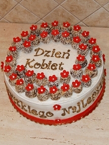 Tort na Dzień Kobiet