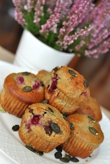 Muffiny z mąką dyniową, wiśniami i gorzką czekoladą