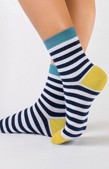 Conte Classic skarpety zółte Wygodne skarpety damskie, wykonane z dzianiny w paski, komfortowy fason