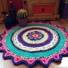 dywan z pocietych ciuszkow