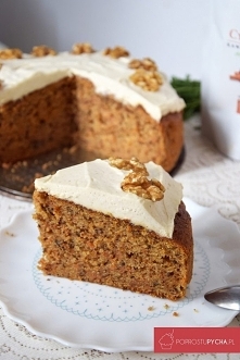Ciasto marchewkowe z kremem, orzechami