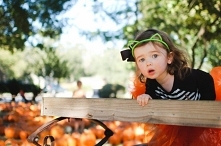 Halloween to święto obchodzone w wielu krajach w wieczór 31 października.

Najbardziej hucznie w Stanach Zjednoczonych, Wielkiej Brytanii, gdzie dzieci przebrane w kostiumy (duc...