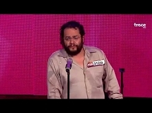 Bezdomny mężczyzna z niesam...