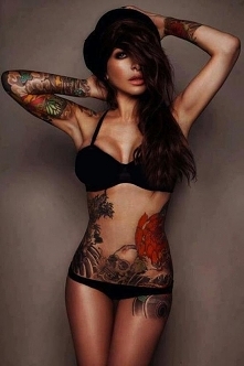 dziewczyna z tatuażami