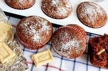 Muffiny kakaowe z kostką białej czekolady