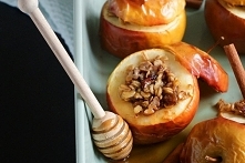 Pieczone jabłka z płatkami owsianymi. Moje comfort food.