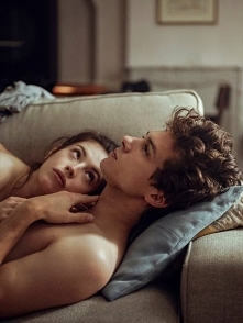 "Codzienność wymusiła koniec płomiennego zakochania, a w to miejsce przyszło coś, co według niego było lepsze. Spokojna i solidna miłość." 

Camilla Lackberg, Pogromca...