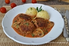 Serowe klopsiki w sosie pom...