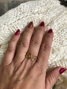 Biżuterię można kupić na fb...