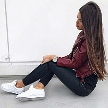 Zimowa stylizacja z wiśniową kurtką - LINK W KOM!