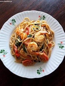 Przepis na makaron z krewetkami w sosie śmietanowym, polecam! :)