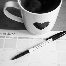 Właśnie zalałam mój kalenarz ☕...brawo ja! 
Uzupełniam więc nowy a na marginesie dziękuję @designyourlifepl za świetne darmowe szablony ♥ 
#kalendarz #organizacja #motywacja #ka...