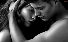 Dylan Thomas-"A śmierć utraci swą władzę"

"A śmierć utraci swoją władzę. 
Nadzy umarli będą jednym 
Z człowiekiem pod zachodnim księżycem i w wietrze; 
Gdy spróc...