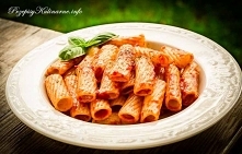 Rurki z sosem pomidorowym