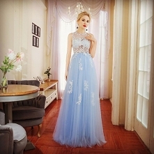 Piękne Błękitne Sukienki Wieczorowe 2017 Princessa Z Koronki Aplikacje Wycięciem Bez Rękawów Długie Sukienki Wizytowe