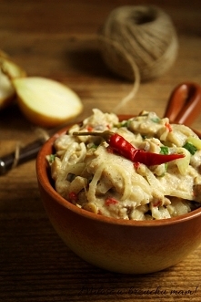 Pikantne śledzie z marynowanymi grzybami