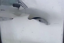 Pierwsza zima w Kanadzie, to zawsze wyzwanie i ogromny szok! Szczególnie, kiedy wstajesz rano zaraz po burzy śnieżnej...