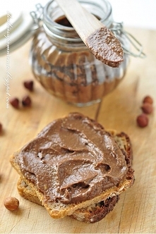 Domowa nutella z awokado :) 
Zdrowe i pyszne smarowidło do pieczywa!

Składniki:
1 dojrzałe awokado
2 średnie bardzo dojrzałe banany
1 łyżka miodu/syropu z agawy
3 łyżeczki zmie...