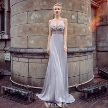 Seksowne Szary Sukienki Wieczorowe 2018 Imperium Spaghetti Pasy Bez Rękawów Rhinestone Szarfa Trenem Sweep Wzburzyć Bez Pleców Sukienki Wizytowe