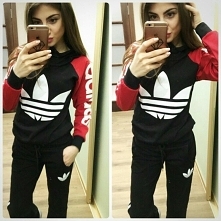 Czarno-czerwony adidas dres.