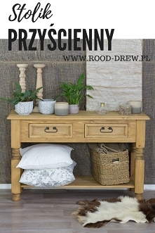 Nie masz pomysłu na pustą ścianę ? Sosnowy stolik przyścienny o ozdobnych nogach toczonych nada twojemu wnętrzu przytulności i ciepła