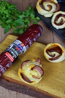 Drożdżowe zawijaski z kiełbasą + Konkurs