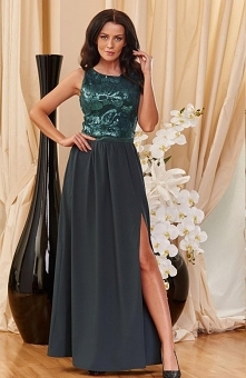 Roco 0170 sukienka zielona Zjawiskowa wieczorowa sukienka, góra sukienki dopasowana ozdobiona kwiatowym haftem i mieniącymi cekinami, dół długi z wycięciem na boku eksponującym ...