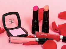 Kosmetyki do makijażu marki Arbonne.