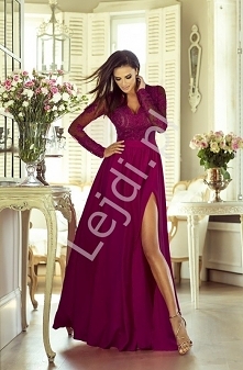 Burgundowa długa wieczorowa sukienka z rozcięciem seksownie ukazującym nogę. Suknia z długim rękawem obszytym gipiurową koronką. Dekolt w literę V pięknie podkreślający długość ...