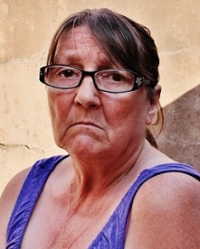 Gdy spoglądasz w lustro to kogo widzisz:

Kobietę zmęczoną życiem, z poszarzałą cerą, podkrążonymi oczami?

Pełną życia, uśmiechniętą mamę, żonę, babcię, która mimo swojego wiek...