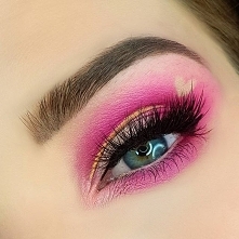 Pierwszy makijaż przy użyci...