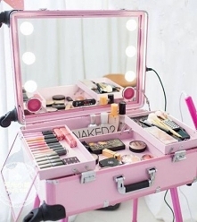 Walizka na kosmetyki <3