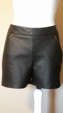 Spodenki skórzane, idealne na nadchodzącą wiosnę.
Znajdziesz je na allegro.