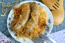 BIAŁA KIEŁBASA PIECZONA W KAPUŚCIE KISZONEJ