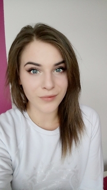 Typowy, delikatny makijaż dzienny w brązach z użyciem eyelinera