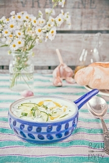 Chłodnik ze świeżym ogórkiem i czosnkiem