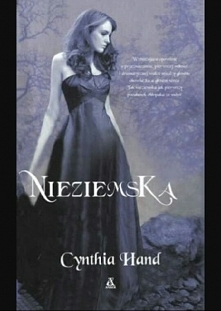 Tom 1 cyklu "  Nieziemska ".  Wzruszająca opowieść o przeznaczeniu, pierwszej miłości i dramatycznej walce między głosem obowiązku a głosem serca - tak nieziemska jak ...