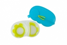 Plastikowa miseczka podzielona na dwie części, pozwalająca serwować dziecku zróżnicowany posiłek. Świetna na przekąski oraz na obiadek.