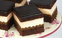 Przepis na Murzynek z kremem i pianką - Świat Wypieków - KatalogSmaków.pl

Składniki

Ciasto:

240g mąki tortowej
330g drobnego cukru
250g masła
3 łyżki ciemnego kakao
4 łyżki w...