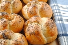 Bułki pszenno – żytnie z makiem