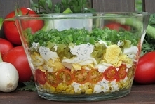 Warstwowa sałatka do grilla