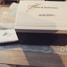 skrzynka na koperty i pudeleczko na obraczki:)