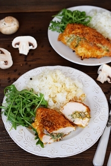 Drobiowe kieszonki nadziane pieczarkami i serem