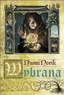Naomi Novik " Wybrana ".   Książka nominowana w Plebiscycie Książka Roku 2015 lubimyczytać.pl w kategorii Fantastyka, fantasy.

Naomi Novik, wychowywana na polskich ba...