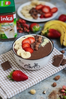 Intensywnie czekoladowy, bardzo gęsty koktajl z bananami i garścią samych dobroci. Porządna dawka energii w pięknym opakowaniu. 

Kliknij w zdjęcie